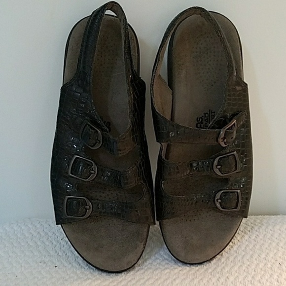 WOMEN'S‎ SAS BLACK EMBOSSED SANDALS (sz 7) - Picture 1 of 5